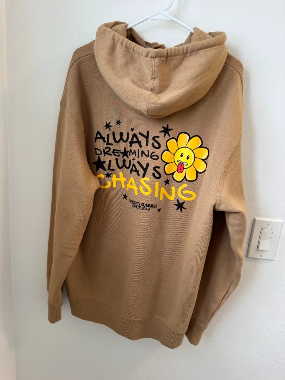 Chasing Summer Festival Hoodie Tan Brown Men’s Large